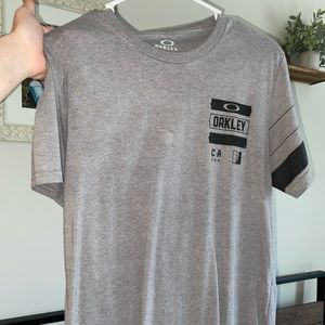 Oakley T-shirt